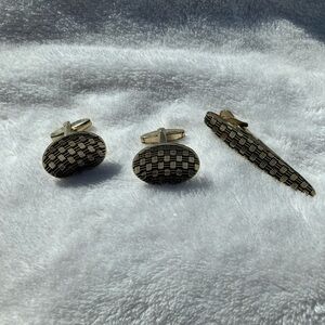 Vintage Foster Men's Black and Gold Woven Pattern Cufflink and Tie Clip Set